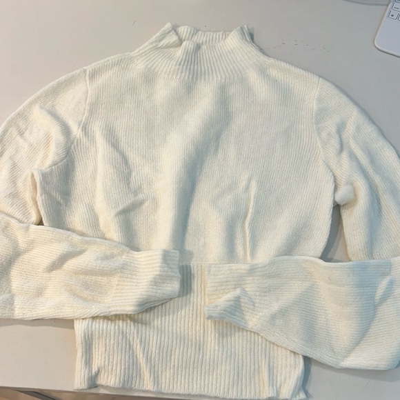L’Academie Turtleneck - Picture 1 of 2